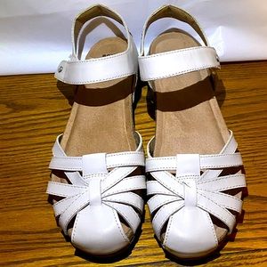 Earth Origins Sandals - Size 10